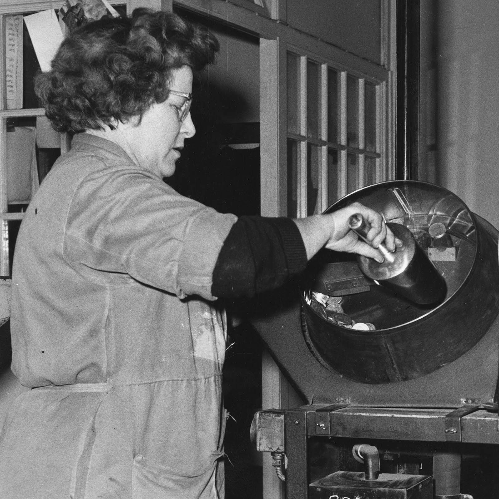 Woman working at the Royal Mint in the 1960s.jpg