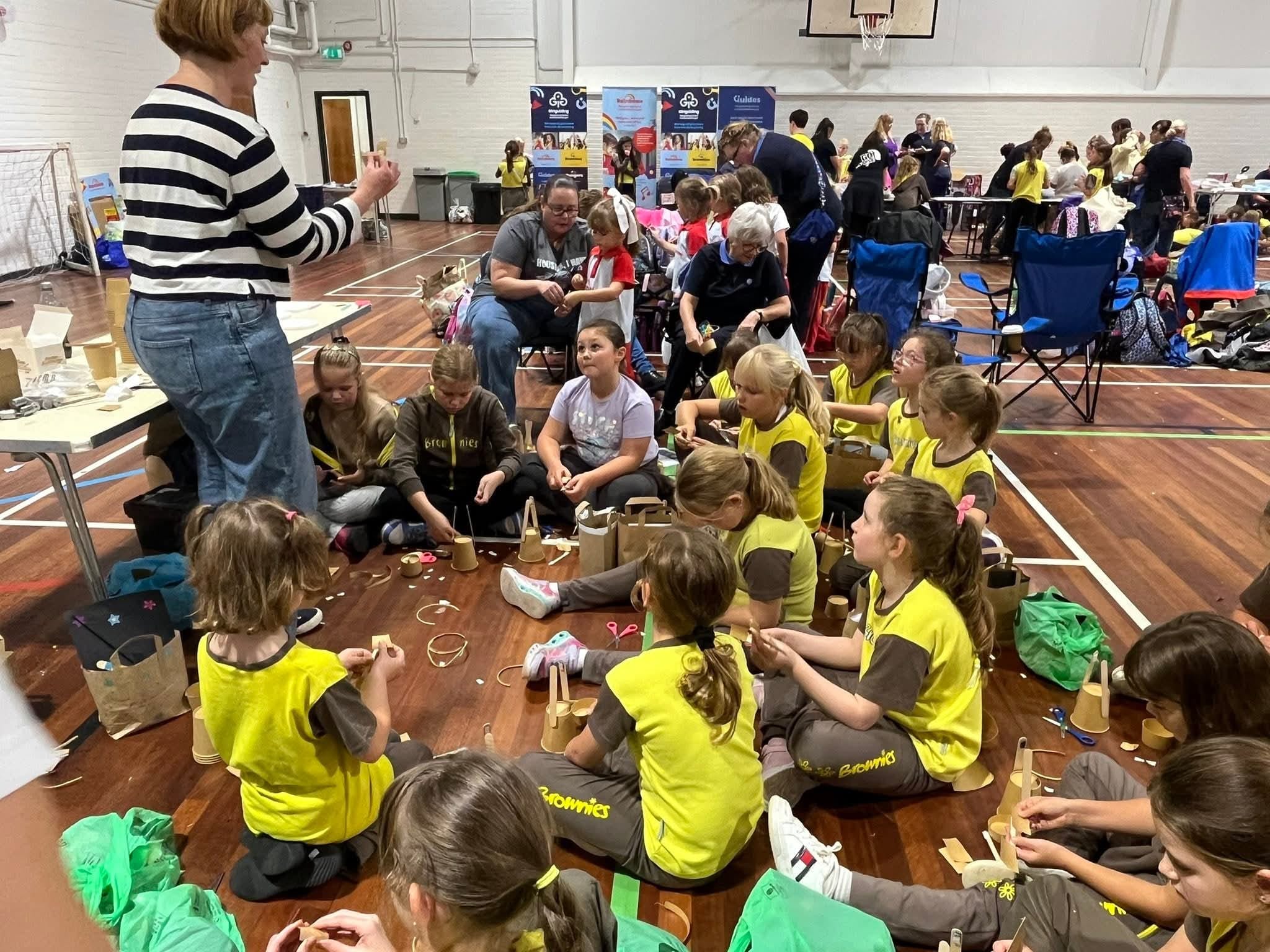 Amy Williams speaking to a group of Girl Guides
